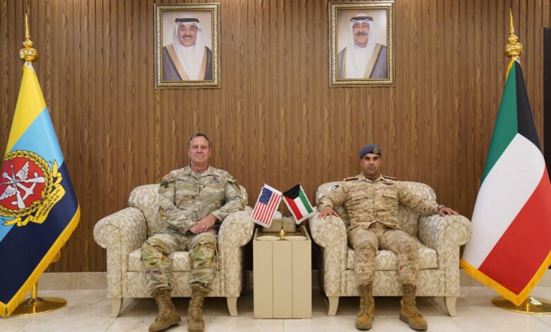نائب-رئيس-الأركان-يبحث-مع-قائد-القيادة-المركزية-الأمريكية-موضوعات-مشتركة