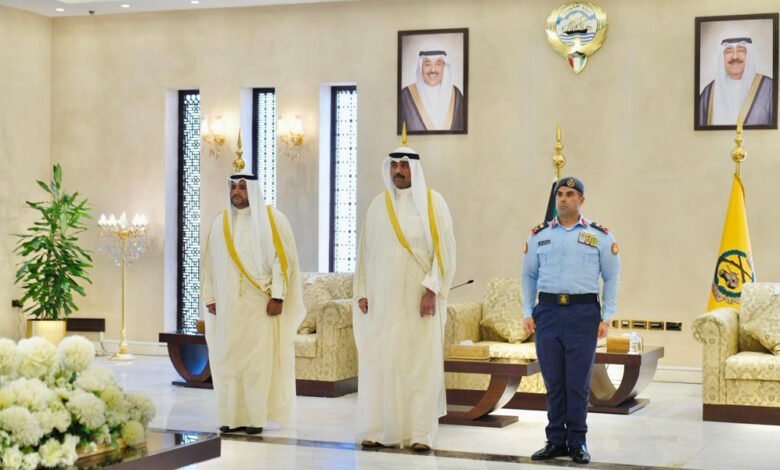 وزير-الدفاع-يشيد-بدور-الوزارة-الريادي-في-إعداد-وتأهيل-منتسبي-الجيش-عبر-البرامج-التدريبية-والأكاديمية