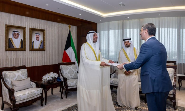 وزير-الخارجية-يتسلم-نسخة-من-أوراق-اعتماد-سفير-الأرجنتين-لدى-البلاد