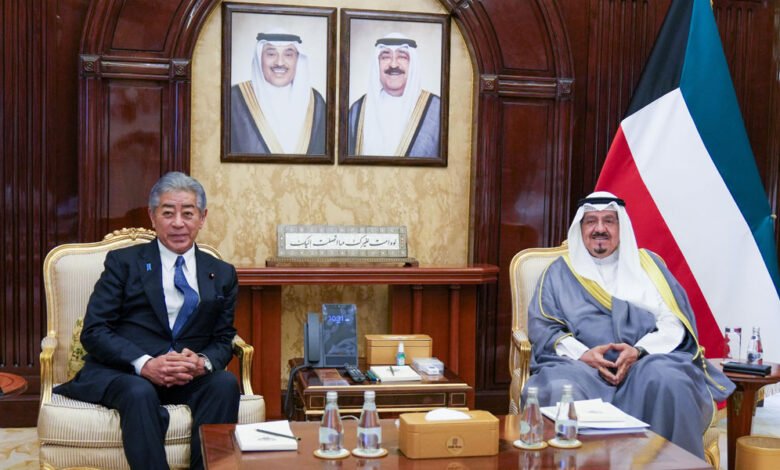 سمو-رئيس-مجلس-الوزراء-يستقبل-وزير-خارجية-اليابان