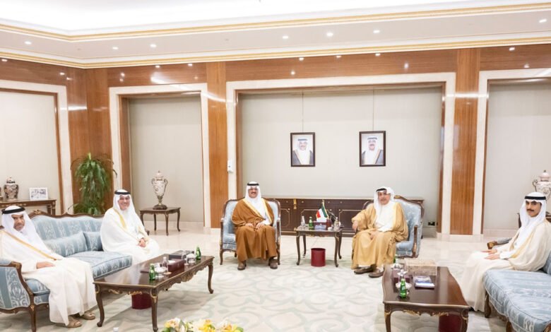 وزير-شؤون-الديوان-الأميري-ورئيس-ديوان-سمو-ولي-العهد-يستقبلان-سفراء-السعودية-والبحرين-وقطر