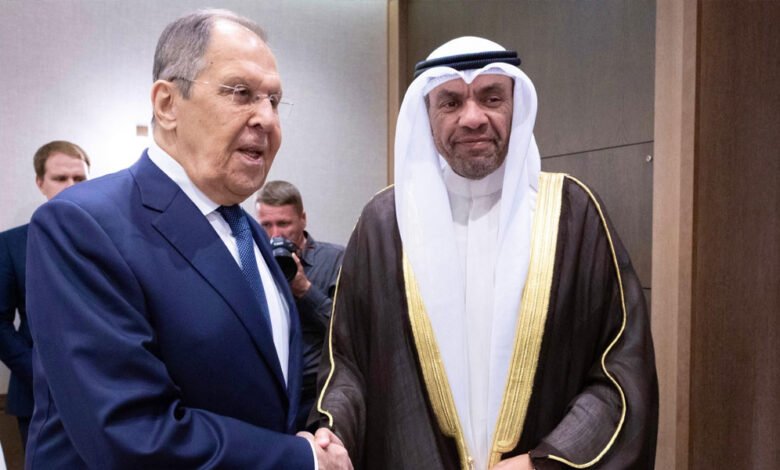 وزير-الخارجية-يلتقي-نظيره-الروسي-خلال-الاجتماع-الوزاري-للحوار-الاستراتيجي-الخليجي-–-الروسي-بسوتشي