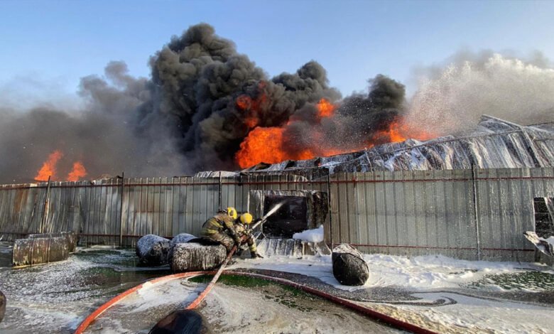 الإطفاء:-السيطرة-على-حريق-اندلع-في-ثلاثة-مخازن-بإحدى-مزارع-منطقة-الصليبية-الزراعية