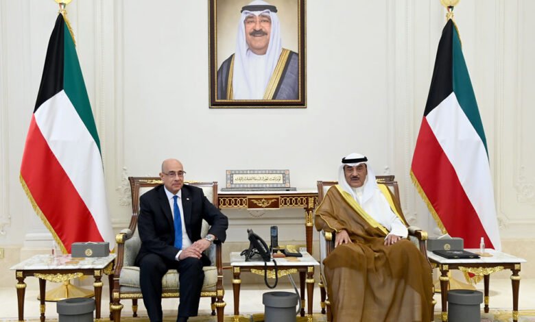 سمو-ولي-العهد-يستقبل-وزير-الدفاع-التونسي