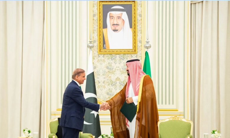 السعودية-وباكستان-توقعان-اتفاقية-للدفاع-الإستراتيجي-المشترك