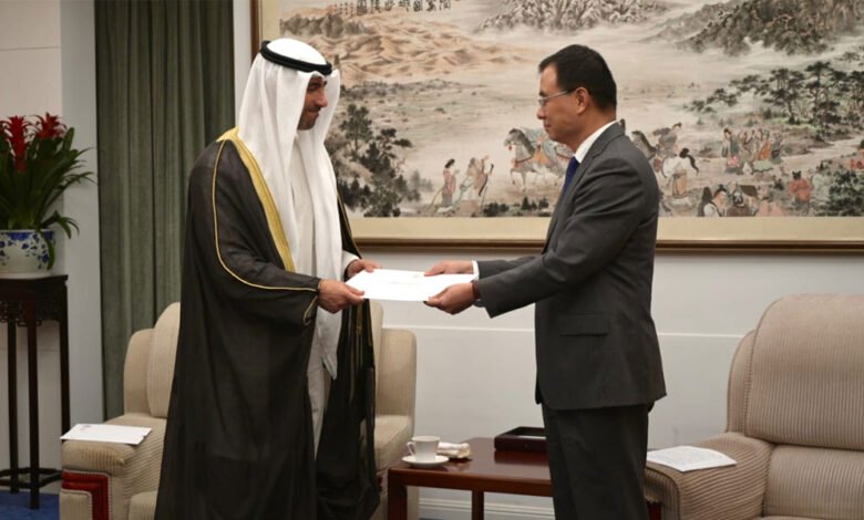 موفد-سمو-أمير-البلاد-يسلم-رسالة-خطية-موجهة-من-سموه-إلى-الرئيس-الصيني-حول-الارتقاء-بالتعاون-القائم-بمختلف-المجالات