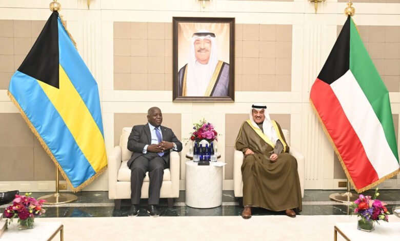 ممثل-سمو-أمير-البلاد-سمو-ولي-العهد-يستقبل-رئيس-وزراء-كومنولث-جزر-البهاما-على-هامش-أعمال-اجتماعات-الدورة-الـ80-للجمعية-العامة-للأمم-المتحدة