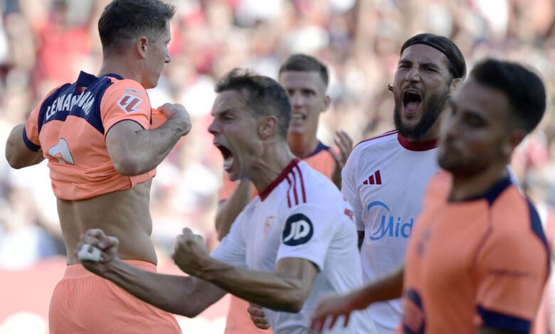 الدوري-الإسباني:-اشبيلية-يسحق-برشلونة-ويحافظ-لريال-مدريد-على-قمة-الليغا