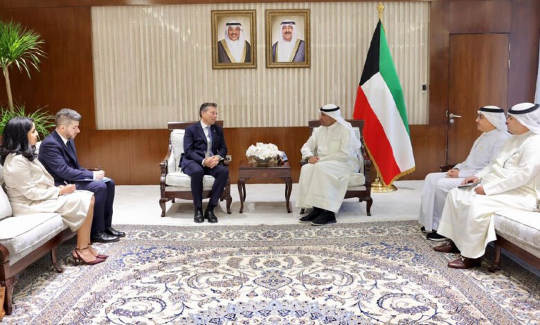 وزير-الخارجية-يلتقي-وكيل-الأمين-العام-للأمم-المتحدة-للشؤون-الإنسانية-بمناسبة-زيارته-للبلاد