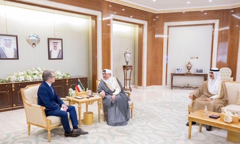 وزير-شؤون-الديوان-الأميري-ورئيس-ديوان-سمو-ولي-العهد-يستقبلان-عددا-من-السفراء-لدى-البلاد