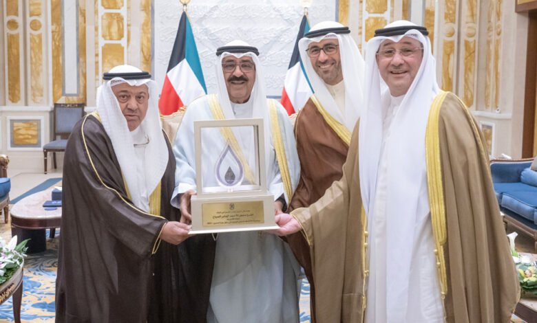 سمو-أمير-البلاد-يستقبل-وزير-النفط-ونائب-رئيس-مجلس-الإدارة-الرئيس-التنفيذي-لـ”مؤسسة-البترول”-والرئيس-التنفيذي-لـ”نفط-الكويت”