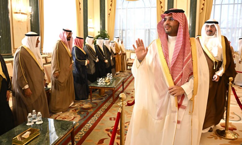 ممثل-خادم-الحرمين-وولي-العهد-السعودي-يقدم-واجب-العزاء-في-وفاة-الشيخ-علي-عبدالله-الأحمد-الجابر-الصباح