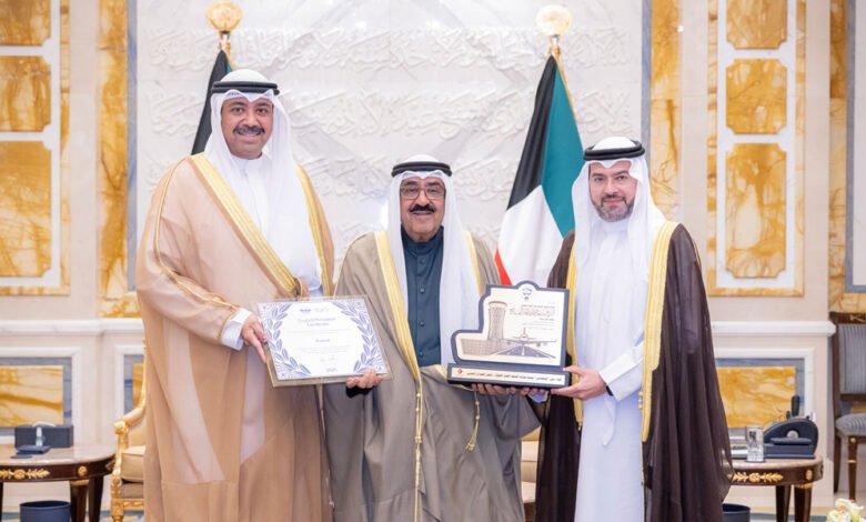 سمو-أمير-البلاد-يستقبل-وزير-الدفاع-ورئيس-الطيران-المدني-بمناسبة-حصول-الكويت-على-شهادة-رئيس-“إيكاو”-في-رقابة-أمن-الطيران