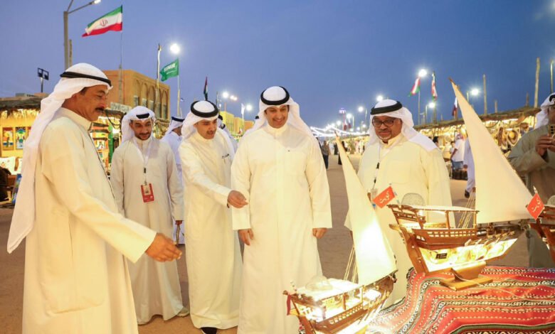 وزير-الإعلام-والثقافة-يزور-الأجنحة-والمعارض-الكويتية-المشاركة-في-“درب-لوسيل”-ومهرجان-“كتارا”-للمحامل-التقليدية-بالدوحة