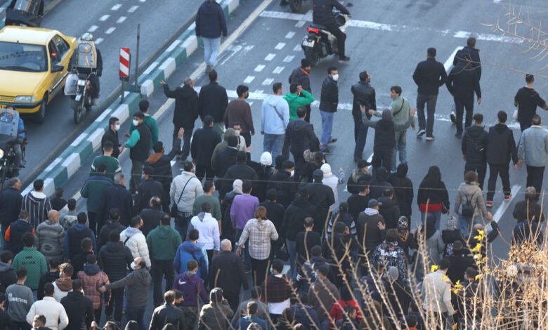 “هجوم”-على-مبنى-حكومي-في-إيران-والسلطات-تؤكد-الحزم-مع-أية-محاولة-لـ”زعزعة-الأمن”