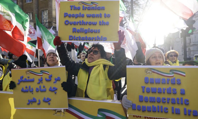 مقتل-أحد-عناصر-الحرس-الثوري-خلال-تظاهرات-في-غرب-إيران