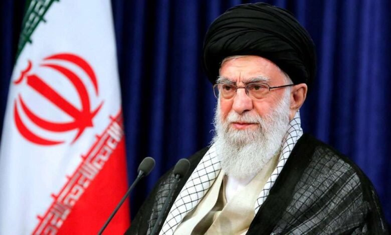 خامنئي-يقرّ-بمطالب-المتظاهرين-“المحقّة”-ويدعو-الى-ضبط-“مثيري-الشغب”