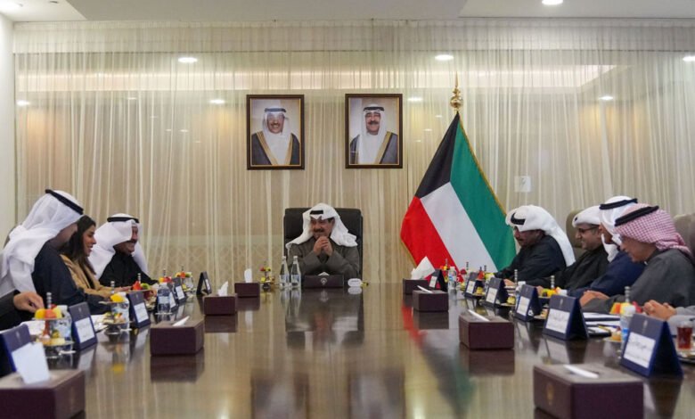 سمو-رئيس-مجلس-الوزراء-يترأس-الاجتماع-الـ42-للجنة-الوزارية-لمتابعة-تنفيذ-المشاريع-التنموية-الكبرى-في-البلاد