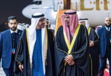 وزير-الخارجية-يستقبل-نائب-رئيس-مجلس-الوزراء-وزير-الخارجية-الإماراتي-في-المطار-بمناسبة-زيارته-الرسمية-الى-البلاد