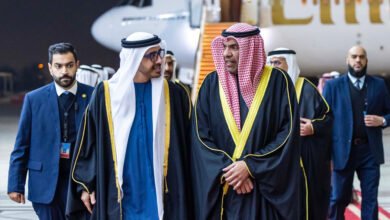وزير-الخارجية-يستقبل-نائب-رئيس-مجلس-الوزراء-وزير-الخارجية-الإماراتي-في-المطار-بمناسبة-زيارته-الرسمية-الى-البلاد