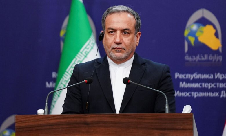 عراقجي-يحذّر-الولايات-المتحدة-من-أن-“إصبع-طهران-على-الزناد”