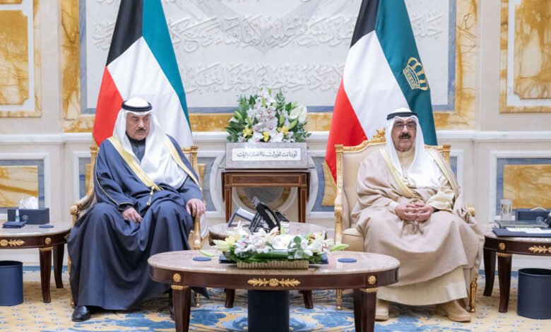 سمو-أمير-البلاد-يستقبل-بحضور-سمو-ولي-العهد-سمو-رئيس-مجلس-الوزراء-حيث-قدم-لسموه-الوزراء-الجدد-لأداء-اليمين-الدستورية