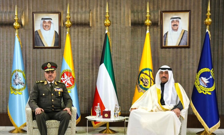 وزير-الدفاع-يستقبل-رئيس-أركان-القوات-المسلحة-المصرية