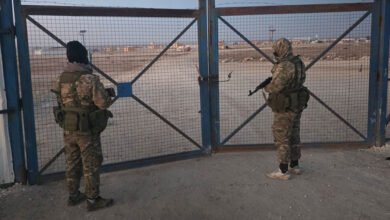 السلطات-السورية-تبدأ-بإجلاء-سكان-مخيم-الهول-نحو-موقع-آخر