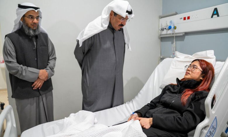 سمو-رئيس-مجلس-الوزراء-يقوم-بزيارة-تفقدية-إلى-مستشفى-الفروانية-للاطمئنان-على-حالة-المصابين-جراء-الهجوم-الذي-استهدف-المطار