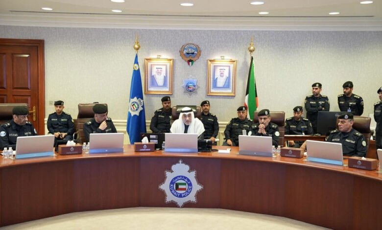 النائب-الأول-ووزير-الداخلية-يترأس-اجتماعا-مع-القيادات-الأمنية-لمتابعة-المستجدات-الإقليمية