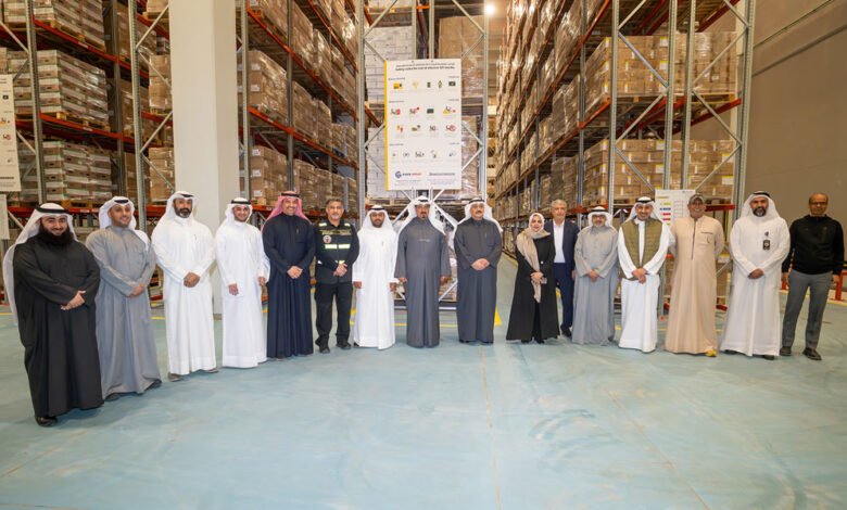 سمو-رئيس-مجلس-الوزراء-يتفقد-مستودع-الأدوية-والمستلزمات-الطبية-برفقة-وزير-الصحة