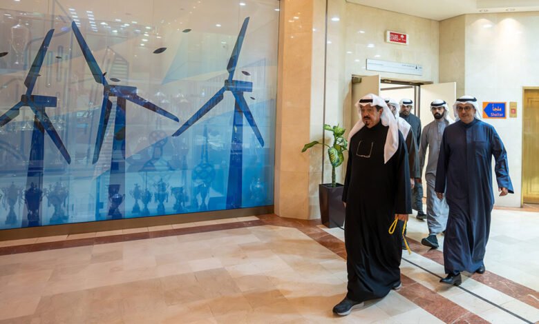 سمو-رئيس-مجلس-الوزراء-يقوم-بزيارة-تفقدية-إلى-مبنى-وزارة-الكهرباء-والماء-والطاقة-المتجددة