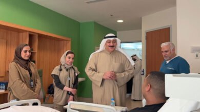 وزير-الصحة-يطمئن-على-حالة-أحد-منتسبي-الجهات-الأمنية-المصاب-أثناء-تأدية-واجبه-في-مطار-دولة-الكويت