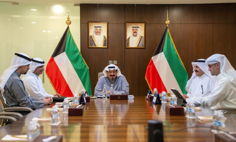 سمو-رئيس-مجلس-الوزراء-يترأس-اجتماعا-لمناقشة-آخر-التطورات-الاقتصادية-وانعكاساتها-خلال-الأزمة-الراهنة